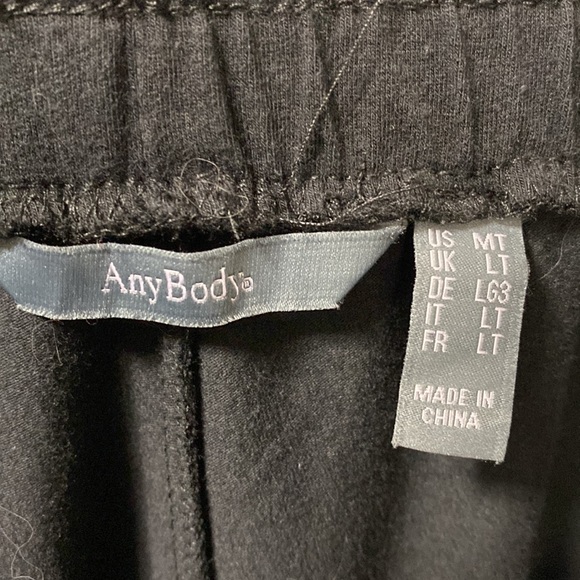 Like NEW AnyBody Cozy Knit Cargo Joggers - Picture 6 of 6